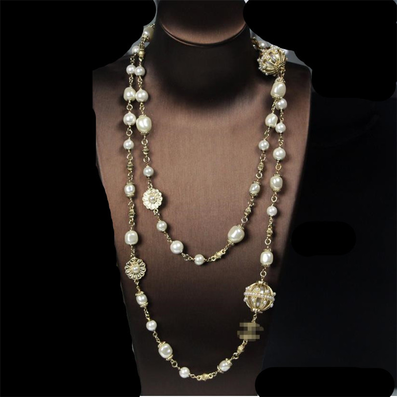 

Luxury jewelry Classic fashion lantern letter pendant size pearl long sweater chain necklace