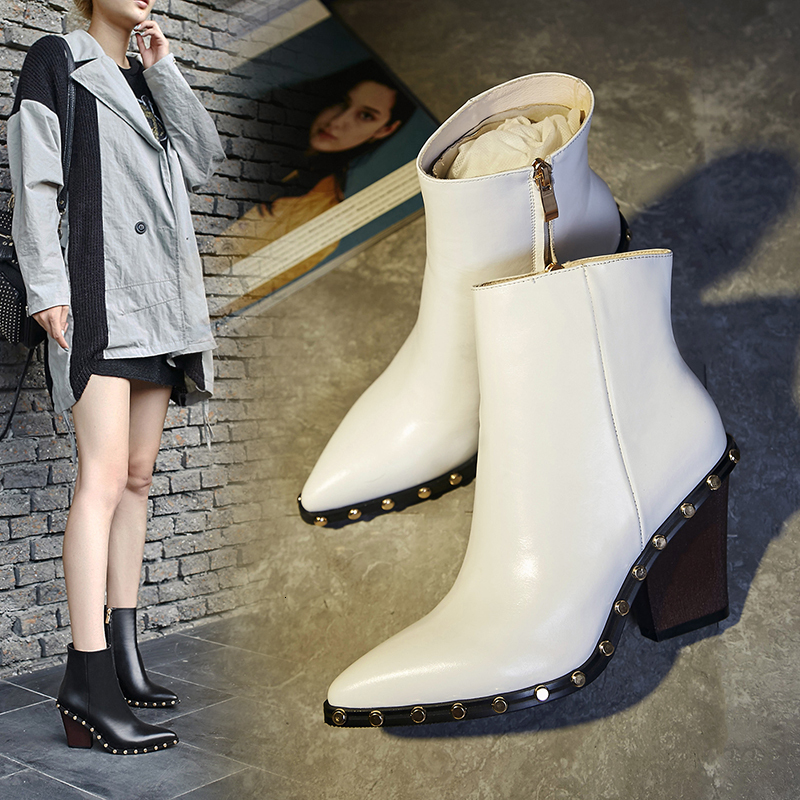

2021 Hot Boots Superior Winter Velvet Women's Shoes Cyberstar Classic Metal Rivets QXY0, White-autumn