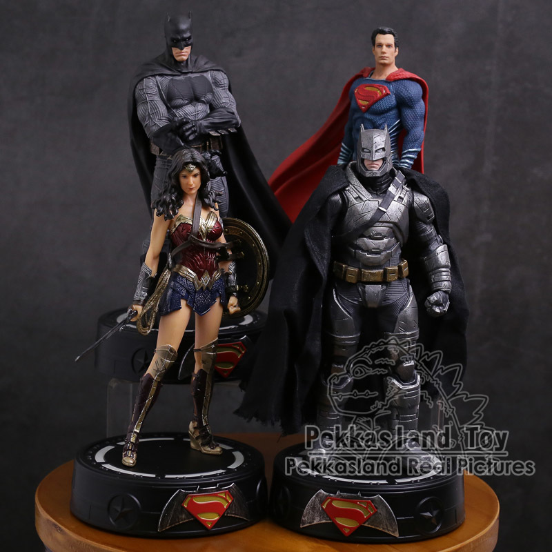 

Bruce Wayne / Wonder Woman / Superman Statue with LED Light PVC Figure Collectible Model Toy X0121