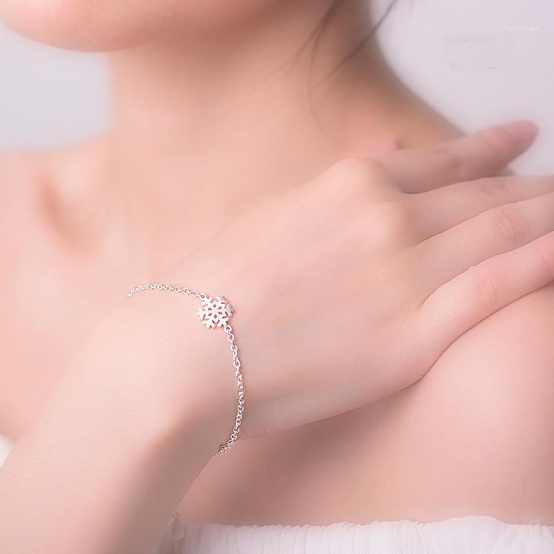 

Korean Version Of Simple Literature And Art Small Fresh Snowflake Bracelet Wild Personality Hand Jewelry Christmas Gift1