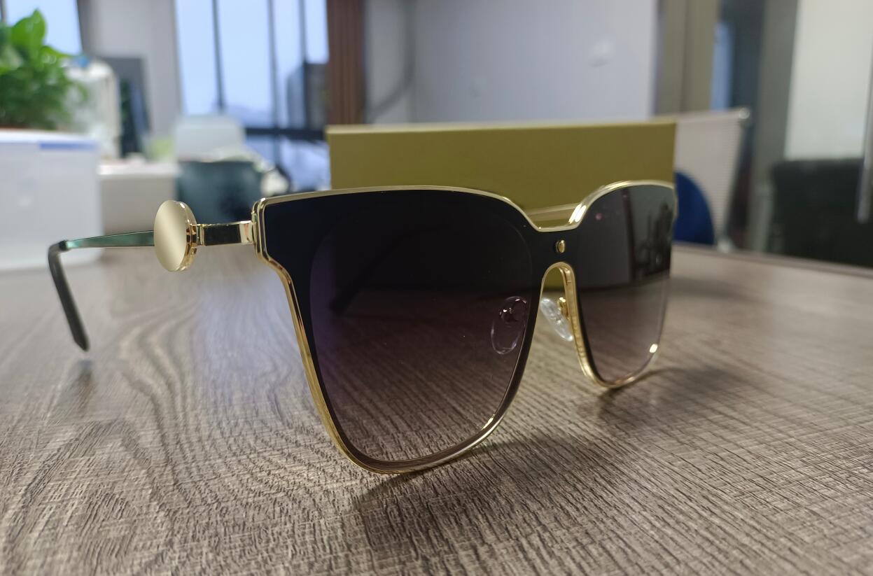 

Designer Fashion Sunglasses for Women and Men Metal frame 6color Retro Oval Lens Luxury Eyeware Gift come Sun Glasses with box and Cases