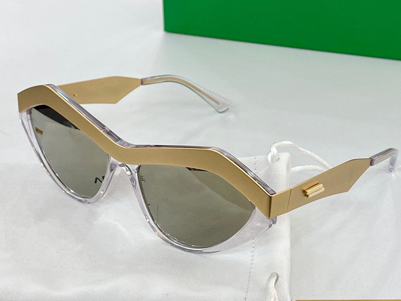 

1055S New Women Sunglasses Fashion Diamond Sunglasses Anti-UV Lens Coated Mirror Lens Full Frame Color Coated Diamond cat eye Frame With Box