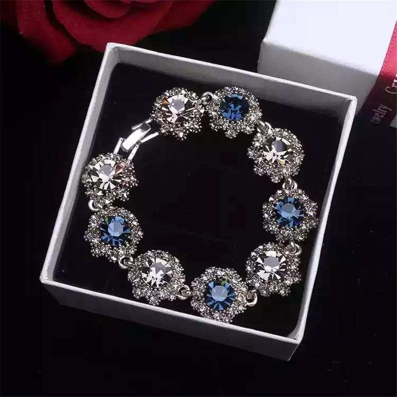 

2020 New Korean Fashion Women Super Flash Rhinestone Retro Bracelet Female Graceful Style Crystal Bracelet Atmospheric