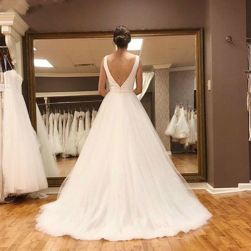 

2021 New Dress V-neck Cleavage, Sleeveless Wedding Gown 6HYO, Same as the photos