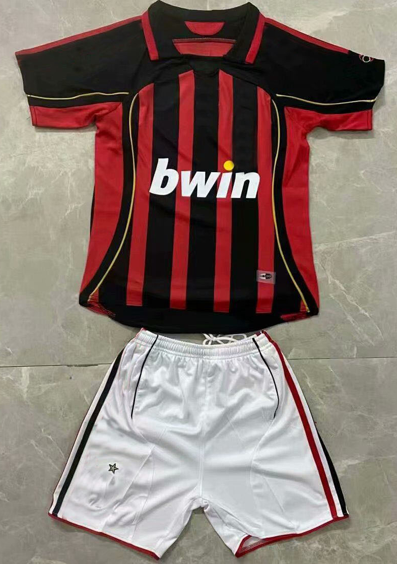 

Retro classic 2006 2007 Milan kids soccer jerseys PIRLO MALDINI KAKA AC Retro football 06 07 boys shirt sets with shorts, 06/07 kids sets home