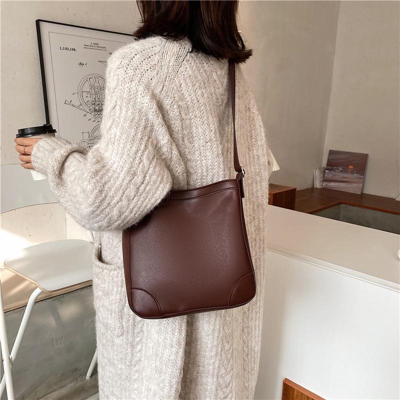 

Women Fashion Versatile PU Leather Large Capacity Bucket Shoulder Bag Messenger Crossbody Bag, Black