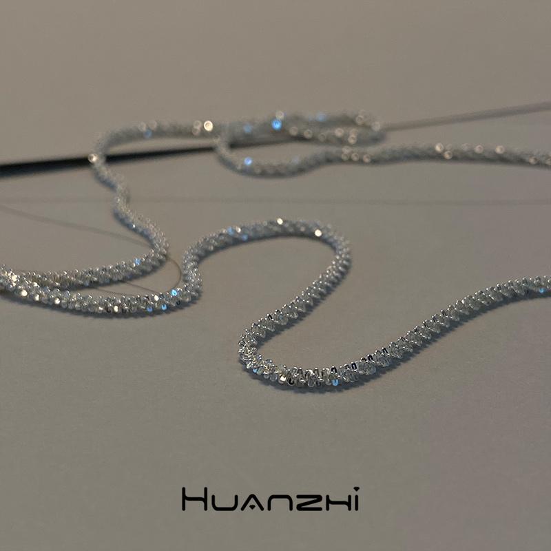 

HUANZHI 2021 New Vintage Minimalist Shiny Silver Color Starry Clavicle Chain Elegant Necklace for Women Girls Party Jewelry