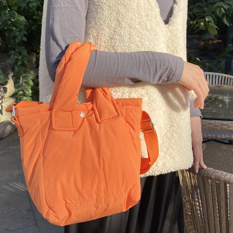 

Winter Portable Down Bag Women's Solid Color Mobile Phone Pack 2021 New Fashion One Shoulder Large Package D868, Black