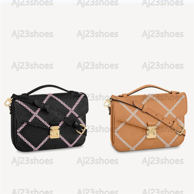 

Pochette Luxurys designers Bags Embroidered embossed supple grained Monograms leather Cross-body Contrast Stitching Flap Quilted Shoulder Bags M46018 M46028, 01