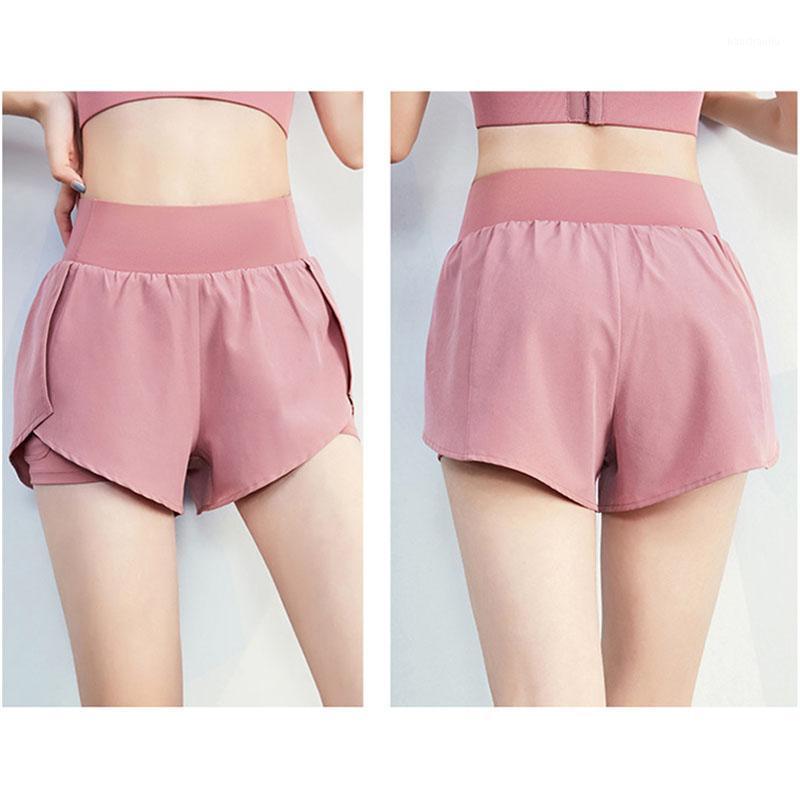 

2020 new women' lined yoga fitness shorts loose and thin sports shorts1