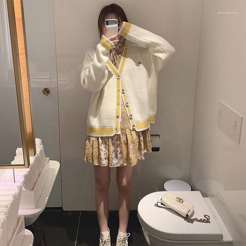 

2020 New Knitted Women' Vintage Embroidered V-neck Sweater Korean-Style Cardigan Jacket1, Beige