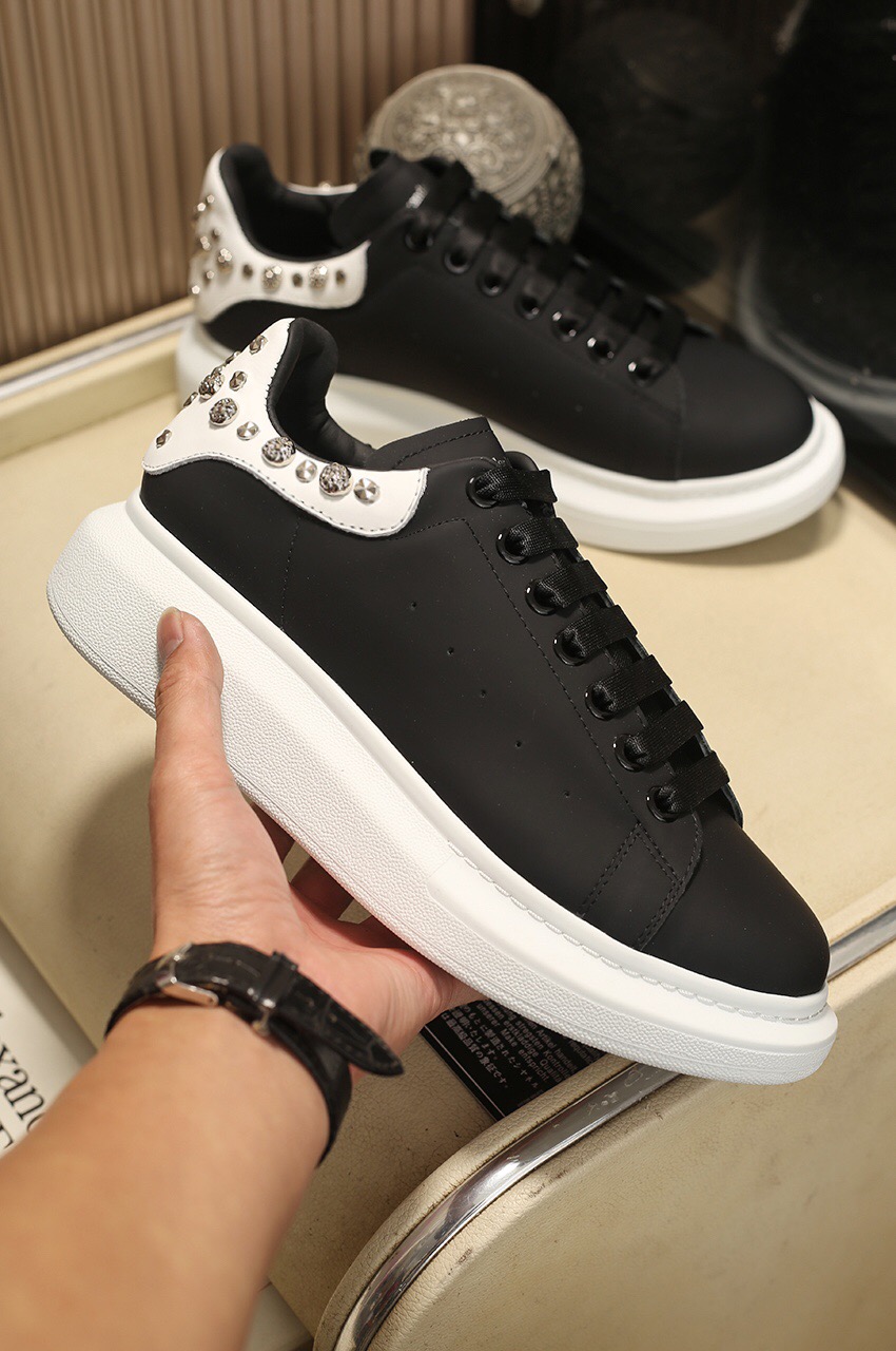2021 Men Women Casual Walking Outdoor Rivets Shoes Unisex Brand Designer Sports Hiking Athletic Genuine Leather Sneakers Size 35-46