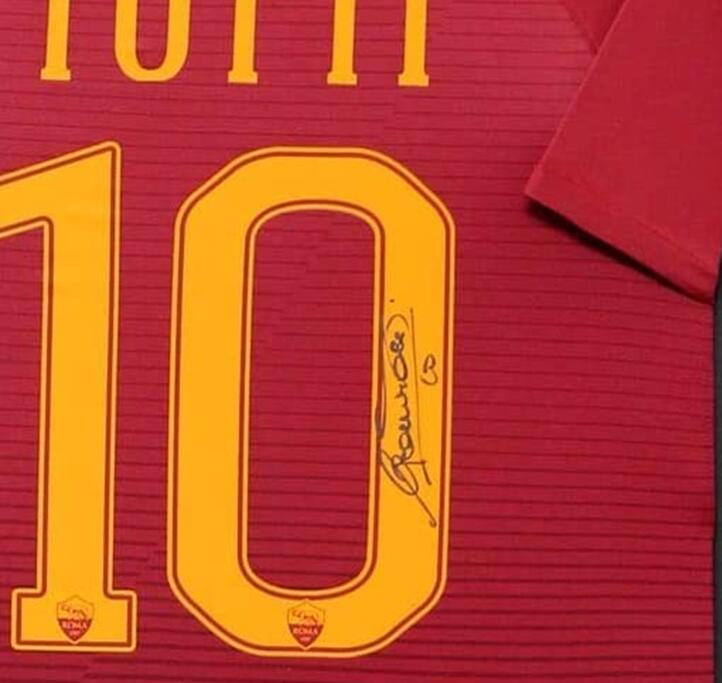 

Francesco Totti Signed signatured Autographed Jersey shirts, Black