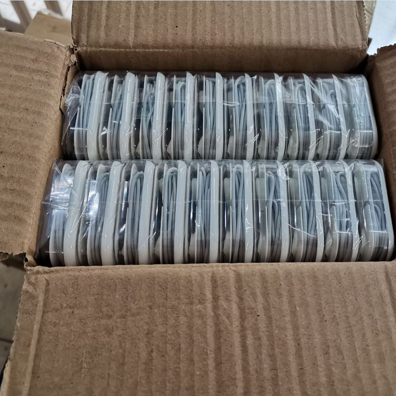 

3.5mm in ear earphone headphone With Remote and Mic headset with box