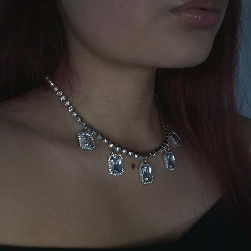 

Shining Rhinestone Chokers Necklaces Neck chain Super Large Crystal Pendants Woman Hip hop Jewellery Yellow Blue Pink Delicate