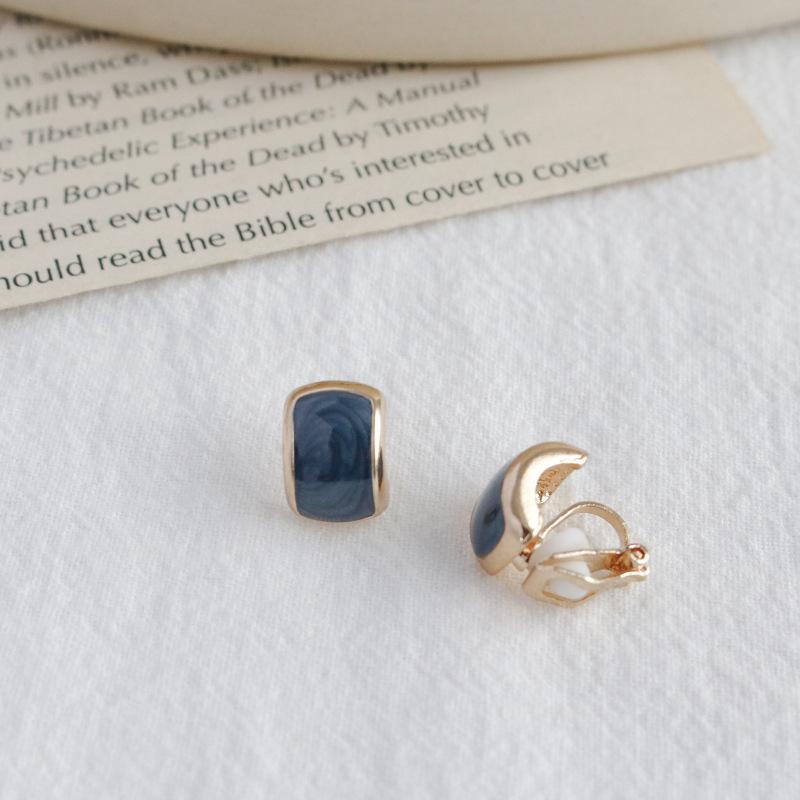 

Stud Metal C-shaped Vintage Enamel Small Earrings Blue White Red Drop Oil Lady Geometric Round Female Fashion Jewelry