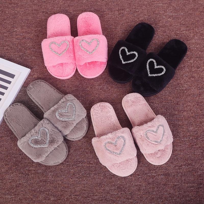 

Indoor Slippers Women Love Heart Cotton Slippers Winter Warm Non Slip Floor Fuzzy Chinelos Furry Slides Ladies Shoes for Bedroom, Black