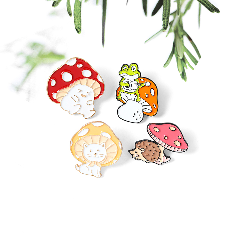 

Cute Cartoon Pins Mushroom Badges Creative Guitar Frog Hedgehog Cat Enamel Brooches Personality Lapel Backpack Jewelry Accessories Gift