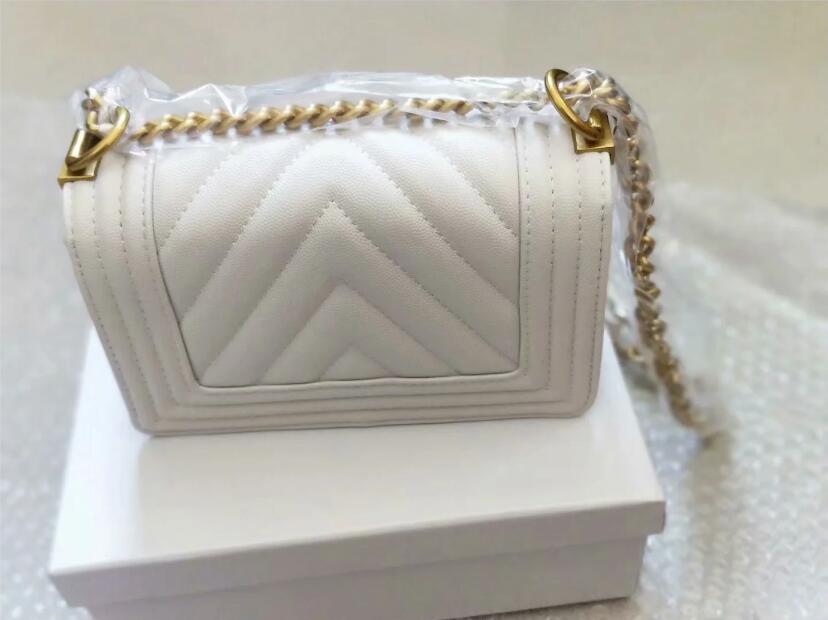 

The top quality 2021 luxury designer women's fashion straddle bag bag 'handbag channel women's small chain shoulder bag 20cm