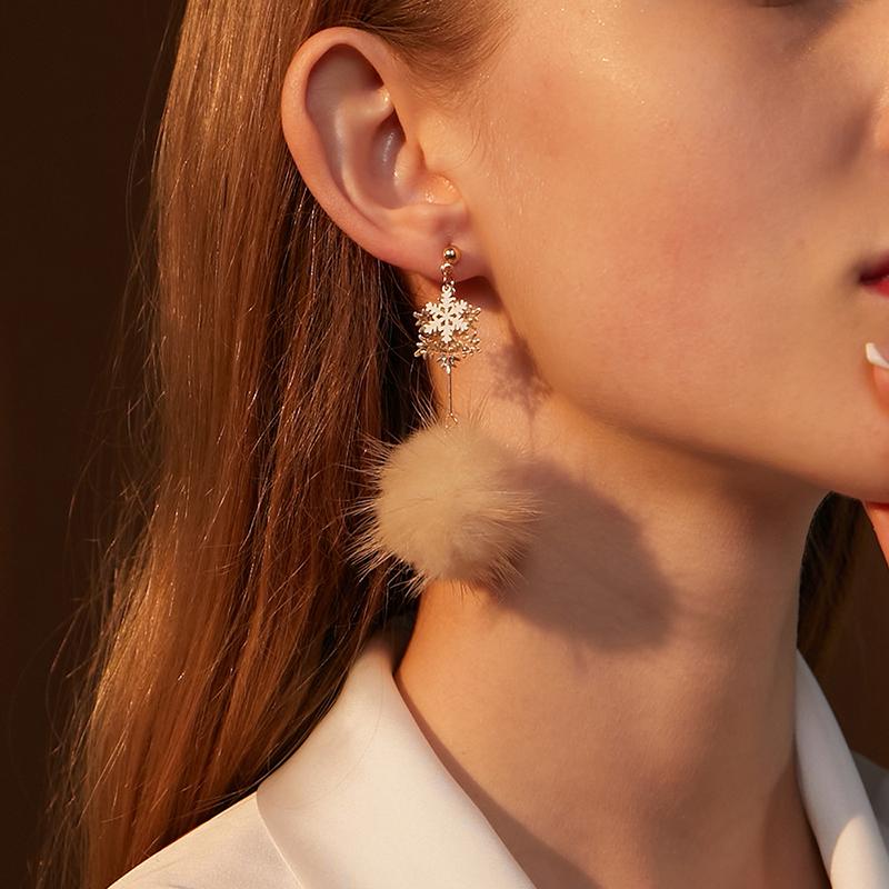 

Soft Plush Fur Ball Long Tassel Dangle Earrings Metal Snowflake Hanging Pendients Drop Earrings for Women Girls Eardrop Jewelry
