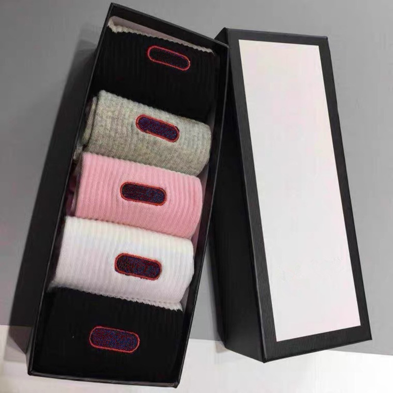 

Classic Letter Sock with Box Stylish Circle Cotton Socks Female Fashion Sock Stockings Sports Socks Hosiery Women Socks, Colors mixed