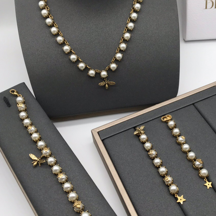 

Classic Pearl Jewelry Set, Pearl Necklace Bracelet Ear Chain Jewelry Woman Bracelet Gold Color Bracelet Letter C and D Wholesale 2021 New, Silver