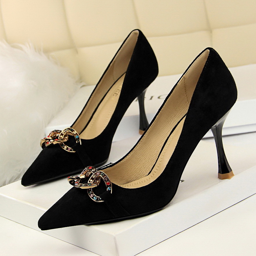 

2021 New Style at Night Stiletto Suede Shallow Mouth Pointed Metal Strass Buckle Shoes 3e72, Light tan