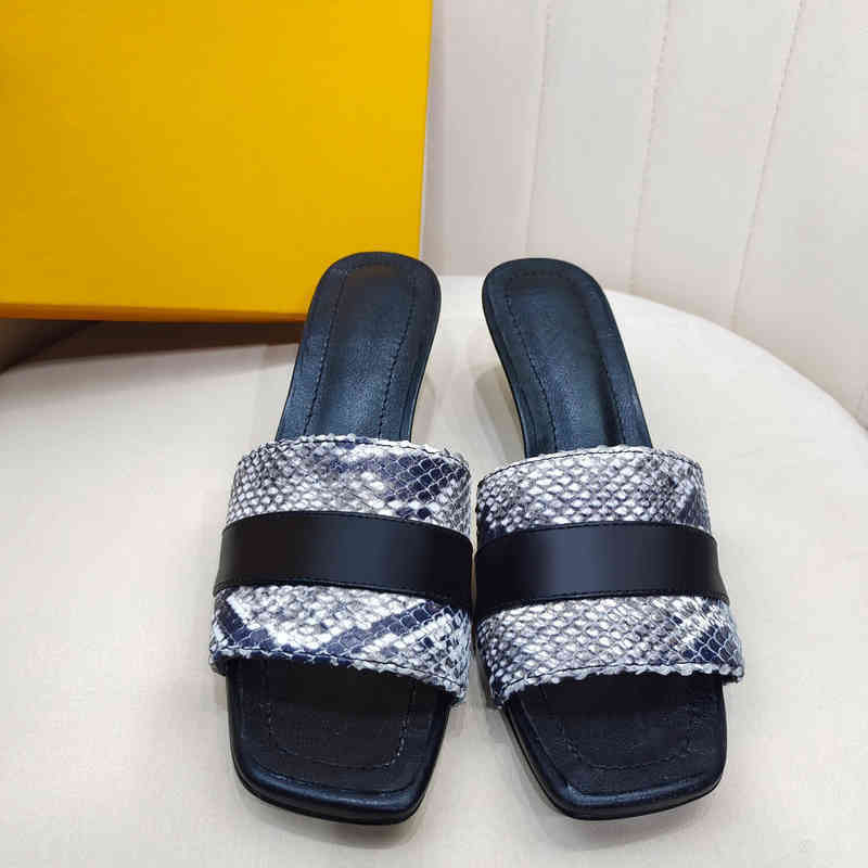 

New slides Slippers Bedroom Luxury Brands Indoor Flip Flops House Slippers Slide