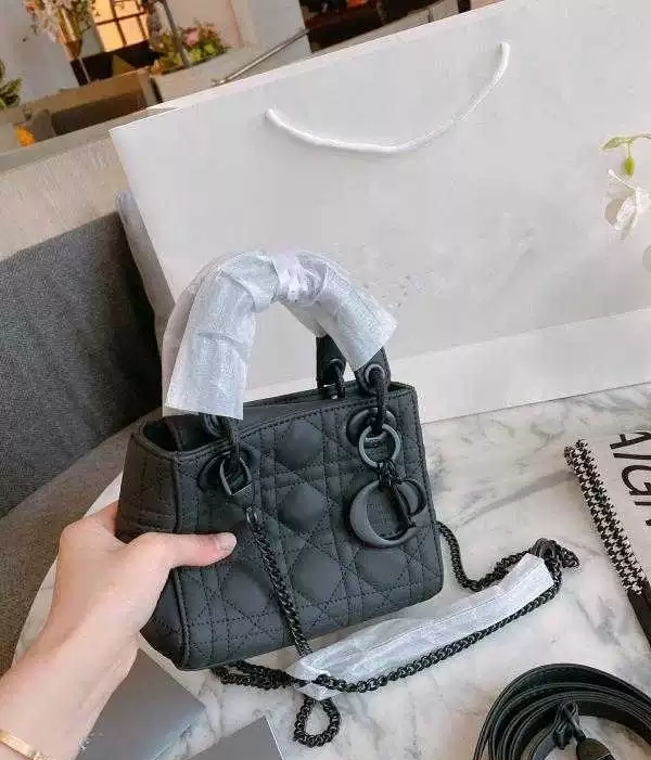 

Ladies one-shoulder messenger bag 2020 retro all-match clamshell leather letters female party handbag wide belt bag