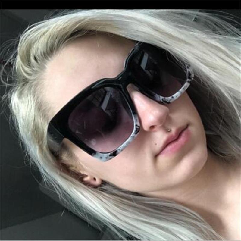 

2020 New Fashion Frame Gradient Sunglasses Women cute 90s Designer Ladies Large Oversized Square Sunglasses Unisex