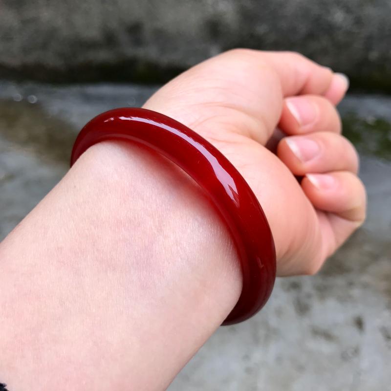

Natural Brazil Red Agate Bracelet Small Strip Pure Red Exquisite Color Pattern Chalcedony Bracelet Small