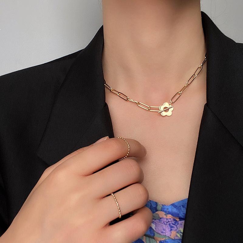 

French Style Delicated Gold Plated Hollow Flower Charm Paper Clip Chain Choker Necklaces For Women Girl's Jewelry Accessories