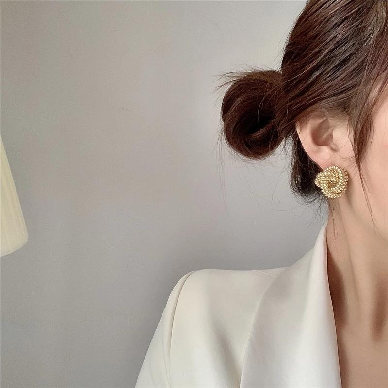 

Stud 1Pair 2021 Fashion Temperament Metal Twisted Knotted Earrings For Women Girls Vintage Gold Color Party Jewelry Gifts