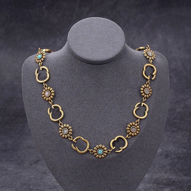 

Luxury Designer Jewelry Women Necklace letter Pendant Necklaces with many flowers Brass retro gold bracelets Thick chains fashion jewelry
