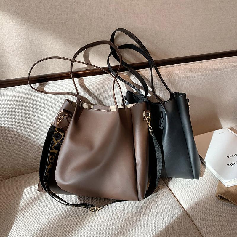 

Fashion Luxury High Capacity Bag Women Shoulder Messenger Bag Lady Leather Chains Handbag Tote Coffee Shopping Tote Female Bags, Black