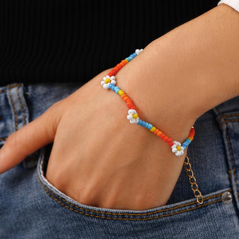 

2020 New Korean Cute Flowers Daisy Bracelets Colorful Beaded Handmade Elastic Wristband For Women Jewelry