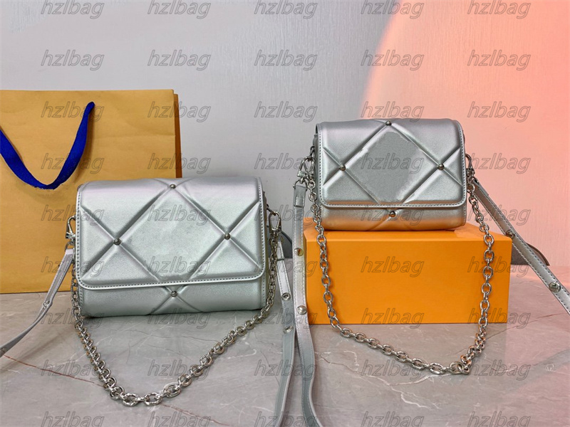 

Scintillating TWIST PM Designers Bags radiant silver Twist-lock rivets Argent Shoulder Bag Black Women Luxurys Designer Limited Leather CrossBody Chain bag, 01