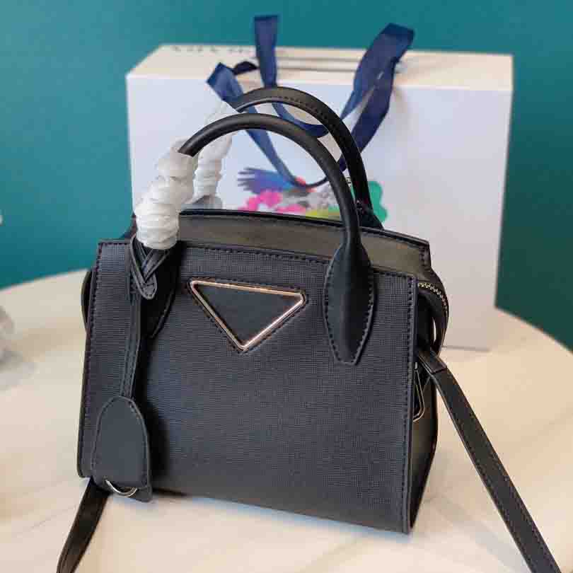 20SS P L0g0 Sac à bandoulière pour les femmes Saffiano Sacs à bandoulière Triangle Sacs à main Lady Fashion Applique Totes Sac à rabat Zipper
