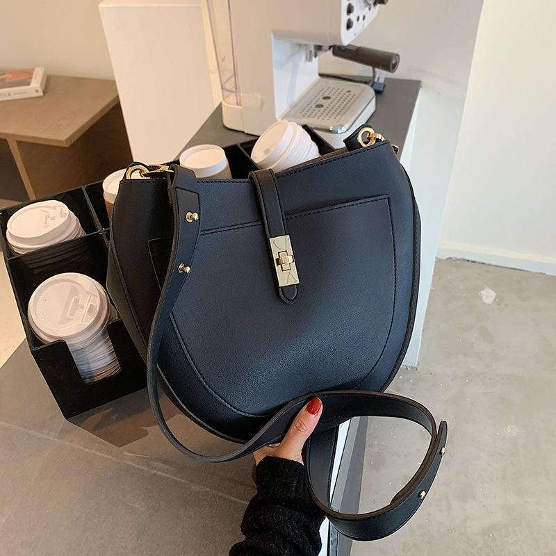 

Personalized Ladies Shoulder Bag 2021 Fashion New High-quality Pu Leather Women's Designer Handbag New Shoulder Messenger Bag, Black