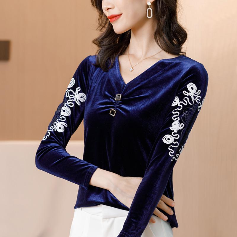 

Fashion Women Printed gold velvet blouse V-neck Base high quality Wild shirts Female Tops 2021 New Autumn winter Woman clothes, Black