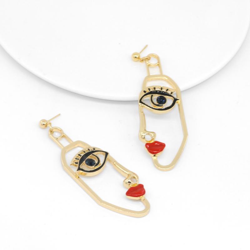 

2020 New Arrival Alloy Face Drop Oil Earrings Women Sexy Lips Eyes Simple Long Hollow Gold Earrings Jewelry For Girls Party