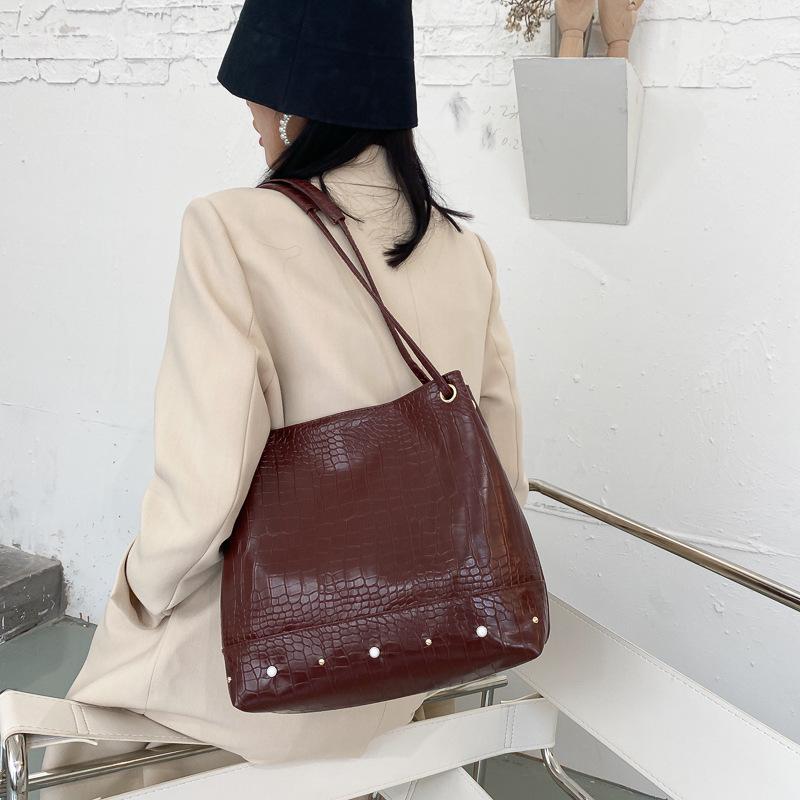 

New PU All match Purse 2021 Fashion color matching women simplicity Chain Pure Color Soft Bucket bag High quality designer bag, Black