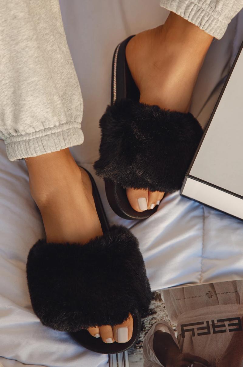 

Women Indoor Fur Slippers Rhinestone Fluffy Furry Slides Eva Flats Sole Open Toe House Sexy Luxury Shoes Ladies Female Whosale, Rosered