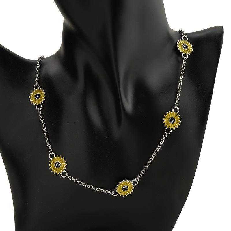 

Women's Fashion Alloy Sunflower Necklace Personality Creative Simple Daisy Clavicle Necklace