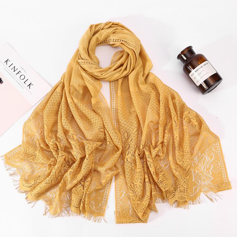 

The New Scarf Is Made Of Polyester Printed Shawl, Which Keeps Women Warm In Autumn And Winter 2020