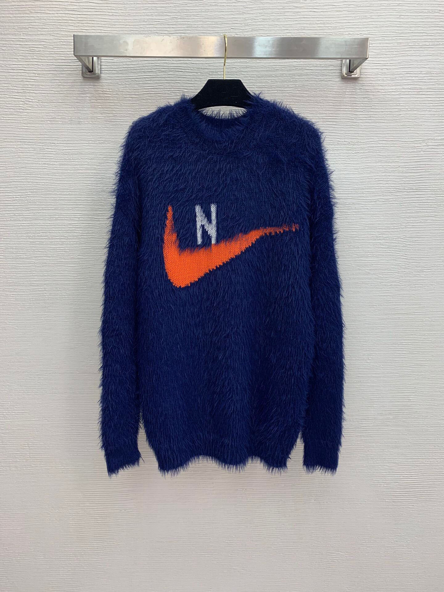

New net red with fashion, casual, loose and versatile mink proof round neck long sleeve Pullover, White;black