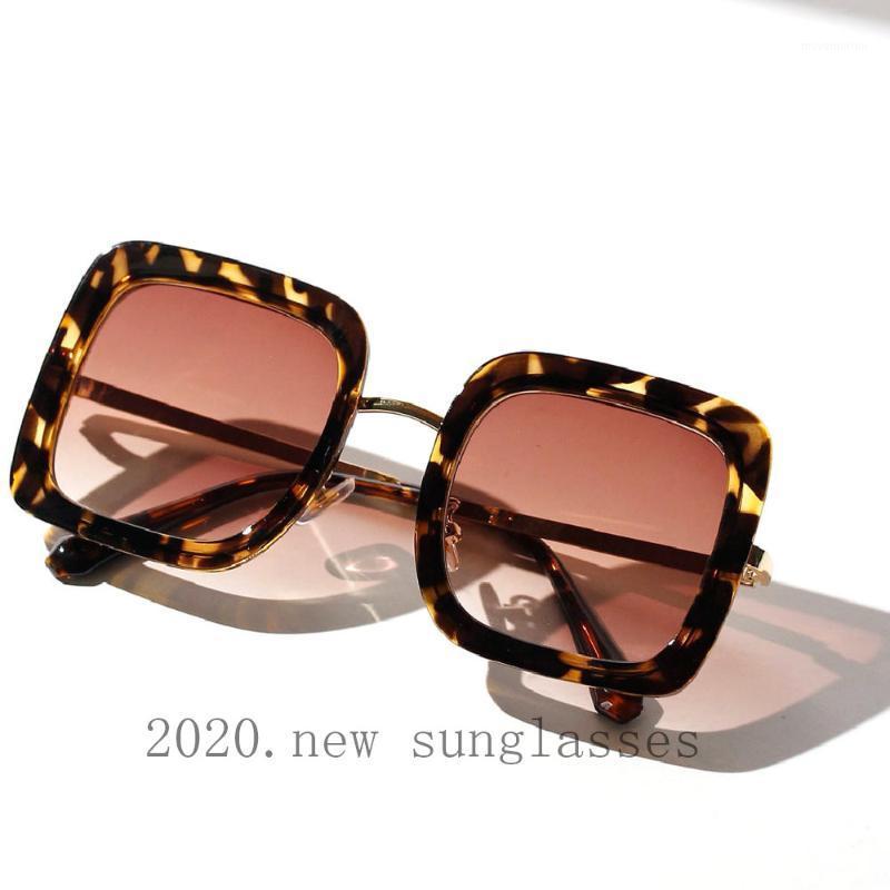 

Brand Design Women Gradient Sunglasses Luxury Glasses Square Sunglass Woman 2020 Gradient black brwon Lens Men Eyeglasses FML1