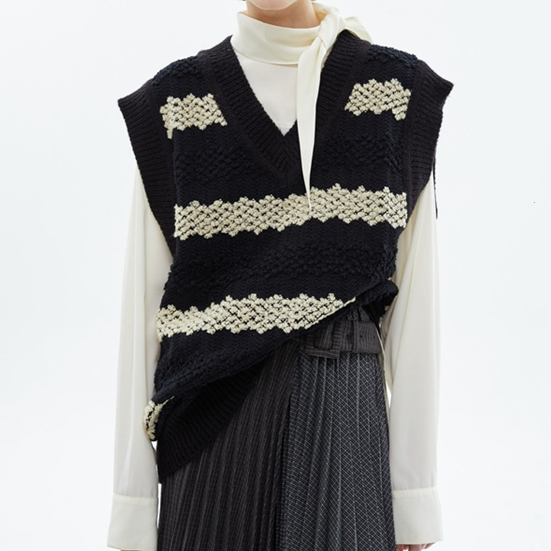 

2021 New Arrival Autumn Winter Women Stripe Pullovers Warm Sleeveless V-neck Vintage Tops Lady Sweater Vest Hxgg