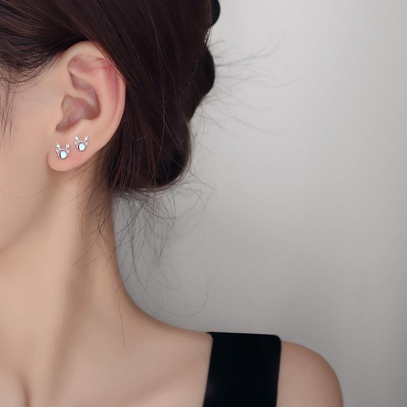 

Korean Fashion Stud Earrings 2021 Moonstone Elk Earings Christmas Gift Jewelry for Women Accesorios Kolczyki Kpop