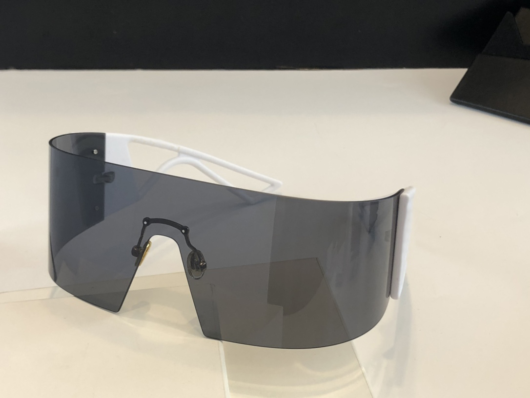 

New style product recommendation Sunglasses High quality plastic manufacturing Women Men Simple and straightforward style cool galsses